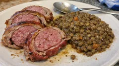 Cotechino in galera con lenticchie: il rotolo di festa che si affetta perfetto