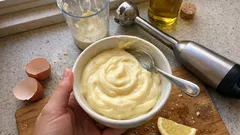 Maionese in un minuto con frullatore a immersione: pronta, densa e vellutata