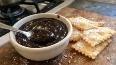 Sanguinaccio dolce cremoso e lucido: la ricetta perfetta da intingere con le chiacchiere
