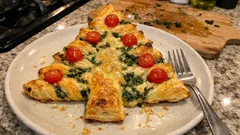 Alberello di Natale di pasta sfoglia: spinaci e formaggio, pronto in forno