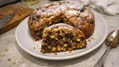 Pizza di fichi (pizza di Natale) marchigiana: il lievitato morbido con frutta secca e spezie