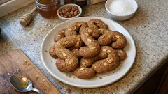 Susamielli napoletani al miele e spezie: la ricetta semplice per biscotti di Natale profumati