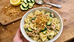 Pasta zucchine, tonno e limone: cremosa in padella con pangrattato croccante