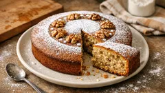 Torta soffice alle noci: l’impasto leggero con albumi montati che riesce sempre