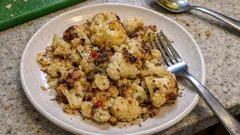 Cavolfiore in padella con rosmarino e peperoncino: tenero e dorato in pochi passaggi