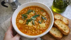 Zuppa di lenticchie rosse al curry: cremosa, economica e perfetta per le sere fredde