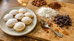 Bocconotti alle mandorle e cioccolato: friabili fuori, morbidi dentro