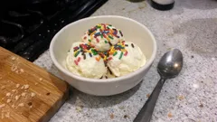 Gelato allo yogurt senza gelatiera: cremoso e leggero con panna e latte condensato