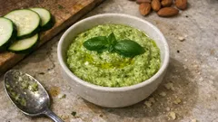 Pesto di zucchine cremoso in 15 minuti: perfetto per pasta, panini e crostini