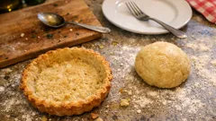 Pasta frolla salata veloce con olio: la base friabile per quiche e torte salate