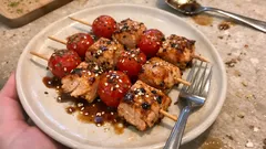 Spiedini di salmone e pomodorini in friggitrice ad aria: pronti in 10 minuti