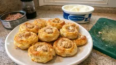 Rustici al tonno e formaggio spalmabile: rotolini di sfoglia pronti in 20 minuti