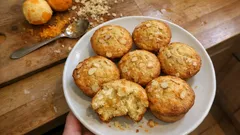 Muffin al mandarino soffici e profumati: ricetta facile con granella di mandorle