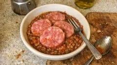 Zampone con lenticchie di Capodanno: ricetta facile con sugo al pomodoro