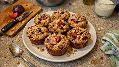 Muffin alle prugne e noci: soffici, senza burro e perfetti per colazione o merenda