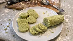 Pasta frolla al pistacchio senza uova: friabile e facile, perfetta per biscotti e crostate