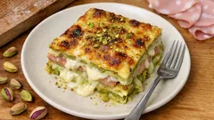 Lasagne mortadella e pistacchi: la besciamella verde che le rende cremose e filanti