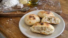 Puccia salentina fatta in casa: crosta leggera e mollica soffice, pronta da farcire