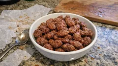 Mandorle pralinate fatte in casa: croccanti e lucide in meno di 30 minuti (senza forno)