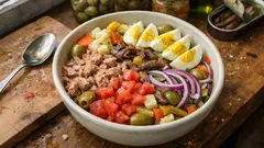 Insalatona con tonno e uova sode: fresca, completa e perfetta da portare con te