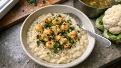 Risotto al cavolfiore cremoso: mantecatura naturale e cimette dorate croccanti