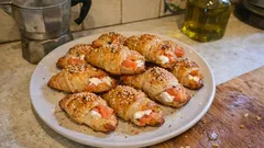 Cornetti salati salmone e formaggio: croccanti fuori, cremosi dentro in 20 minuti