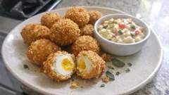 Uova di quaglia fritte super croccanti: la doppia panatura che fa la differenza