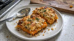 Zucca gratinata al forno: panatura croccante con rosmarino e timo