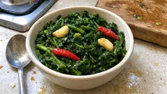 Friarielli in padella come a Napoli: il ripasso con aglio e peperoncino che non sbaglia