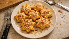 Stelline di pasta sfoglia salate: croccanti e scenografiche per aperitivi e buffet