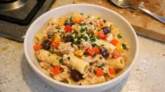 Pasta tonno e peperoni: il trucco della robiola per una crema pronta in 15 minuti