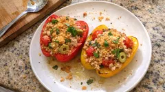 Peperoni ripieni di tonno al forno: gratinati, leggeri e pronti in 30 minuti