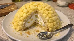 Zuccotto mimosa con crema chantilly e ananas: il dolce elegante che si prepara senza stress